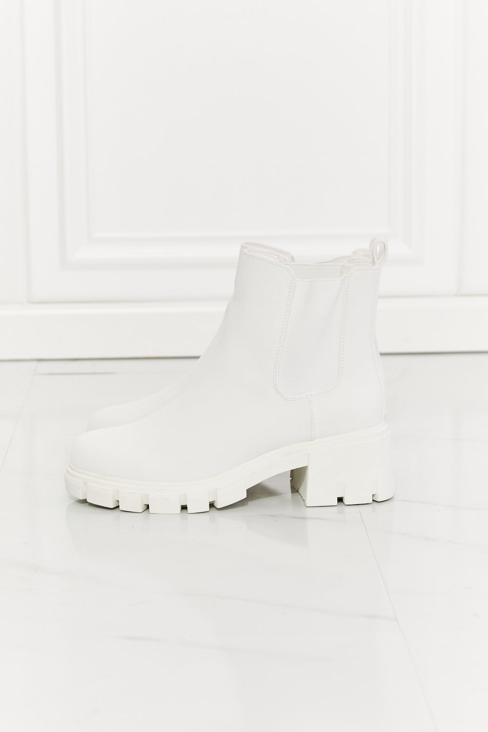 Chic Chic Lug Sole Chelsea Boots in White