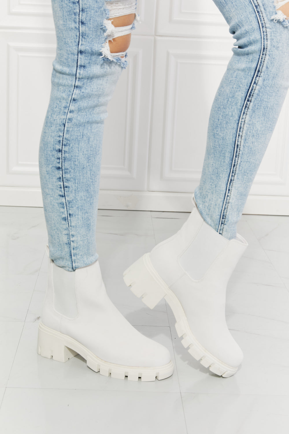 Chic Chic Lug Sole Chelsea Boots in White