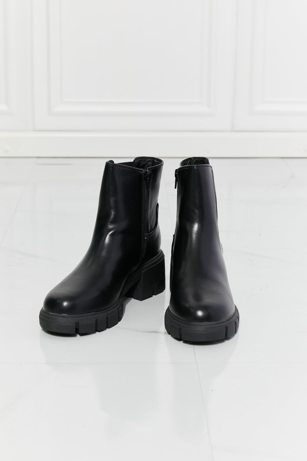 Chic Chic Lug Sole Chelsea Boots in Black