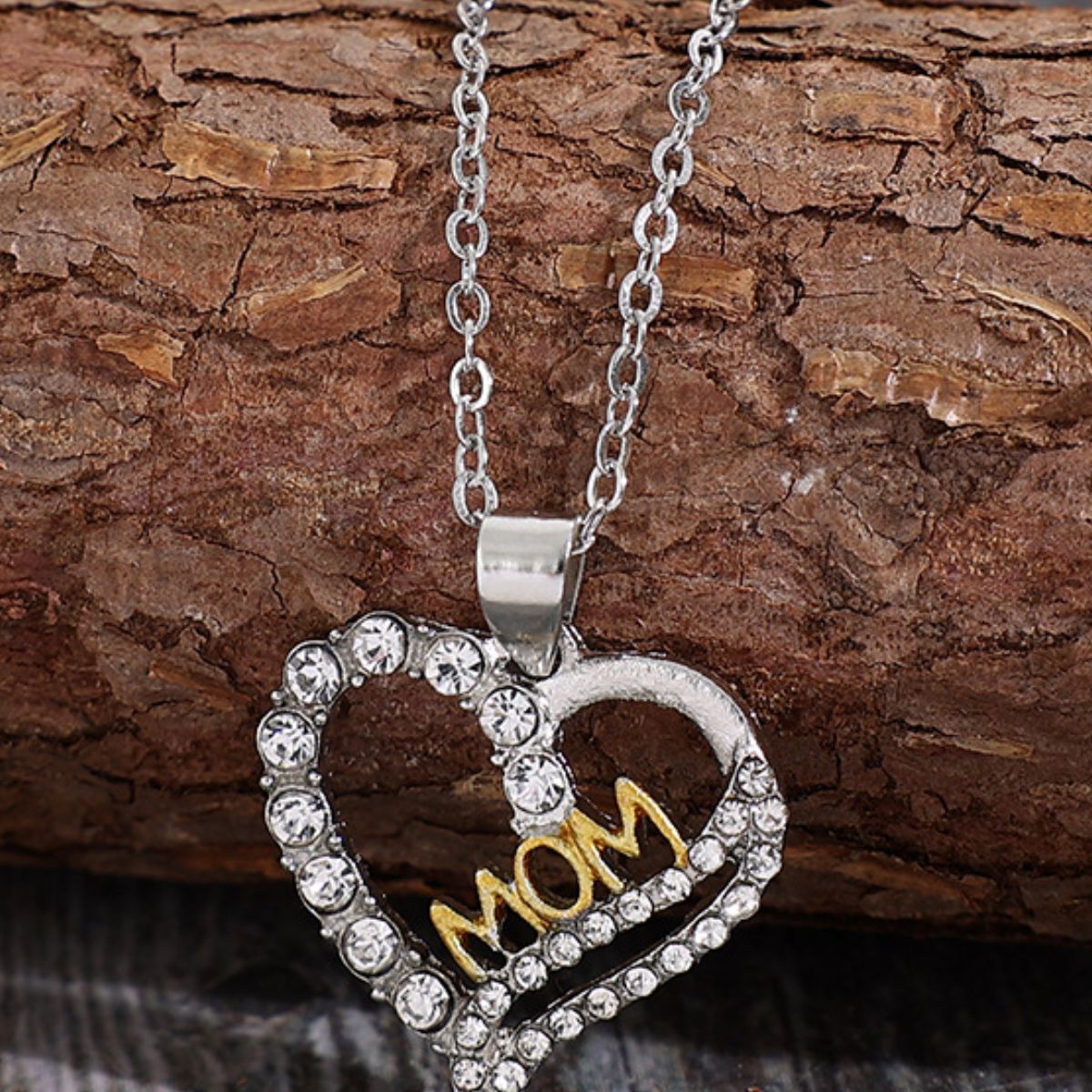 Chic Chic Heart Pendant Necklace