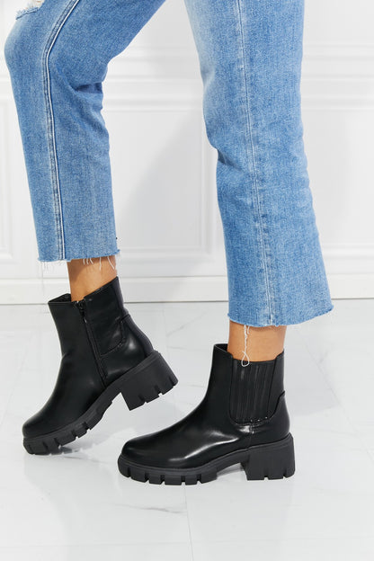 Chic Chic Lug Sole Chelsea Boots in Black