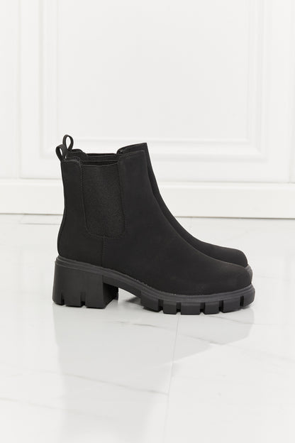 Chic Chic  Lug Sole Chelsea Boots in Black