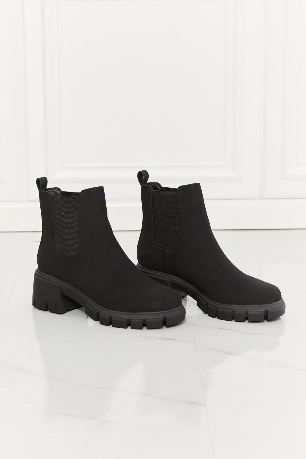 Chic Chic  Lug Sole Chelsea Boots in Black