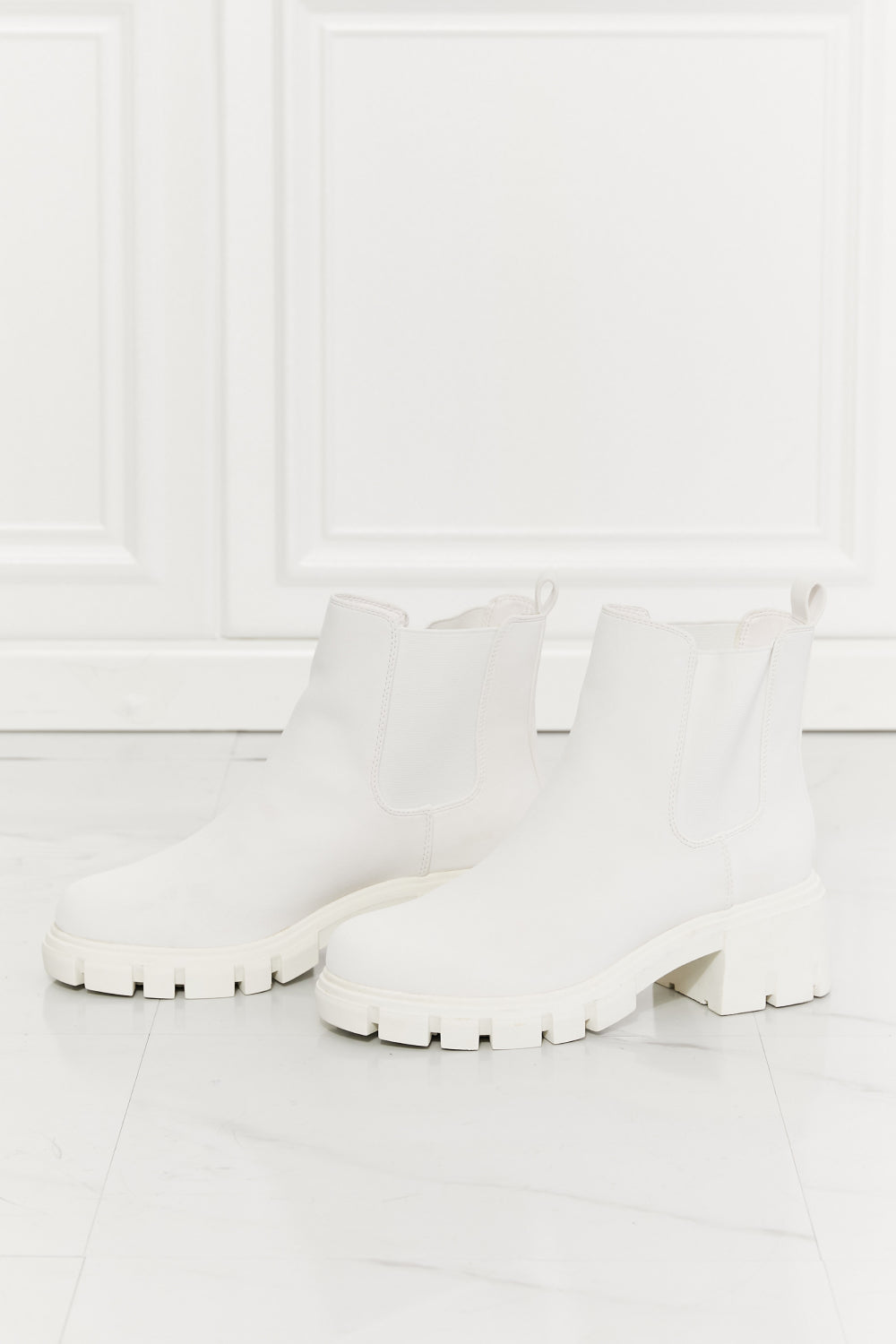 Chic Chic Lug Sole Chelsea Boots in White