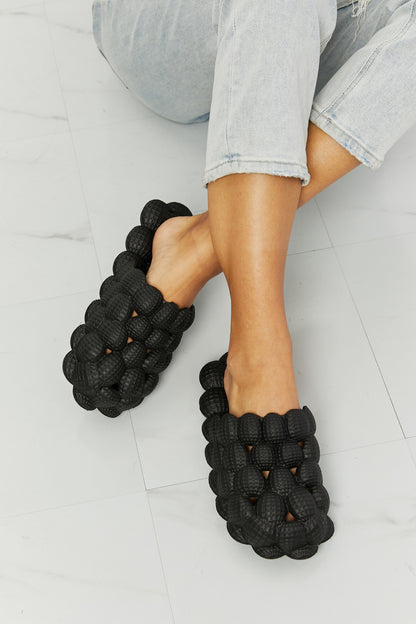 Chic Chic Laid Back Bubble Slides in Black