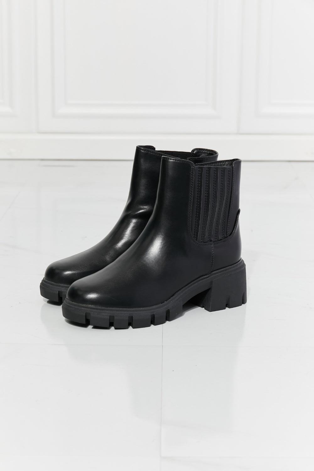 Chic Chic Lug Sole Chelsea Boots in Black