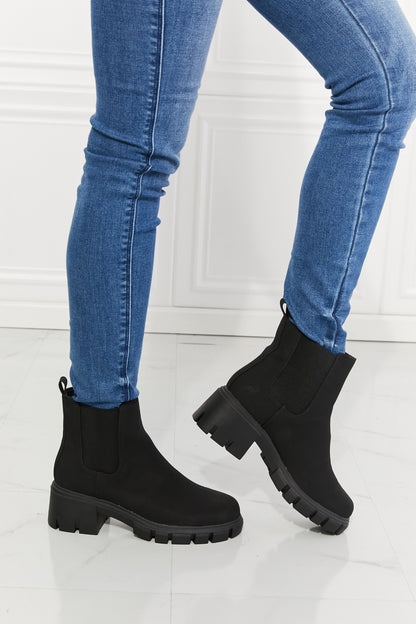 Chic Chic  Lug Sole Chelsea Boots in Black