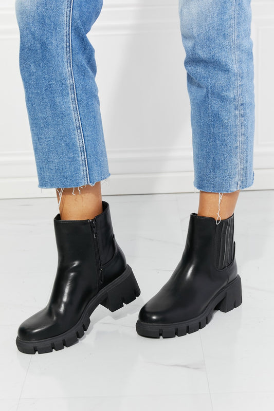 Chic Chic Lug Sole Chelsea Boots in Black