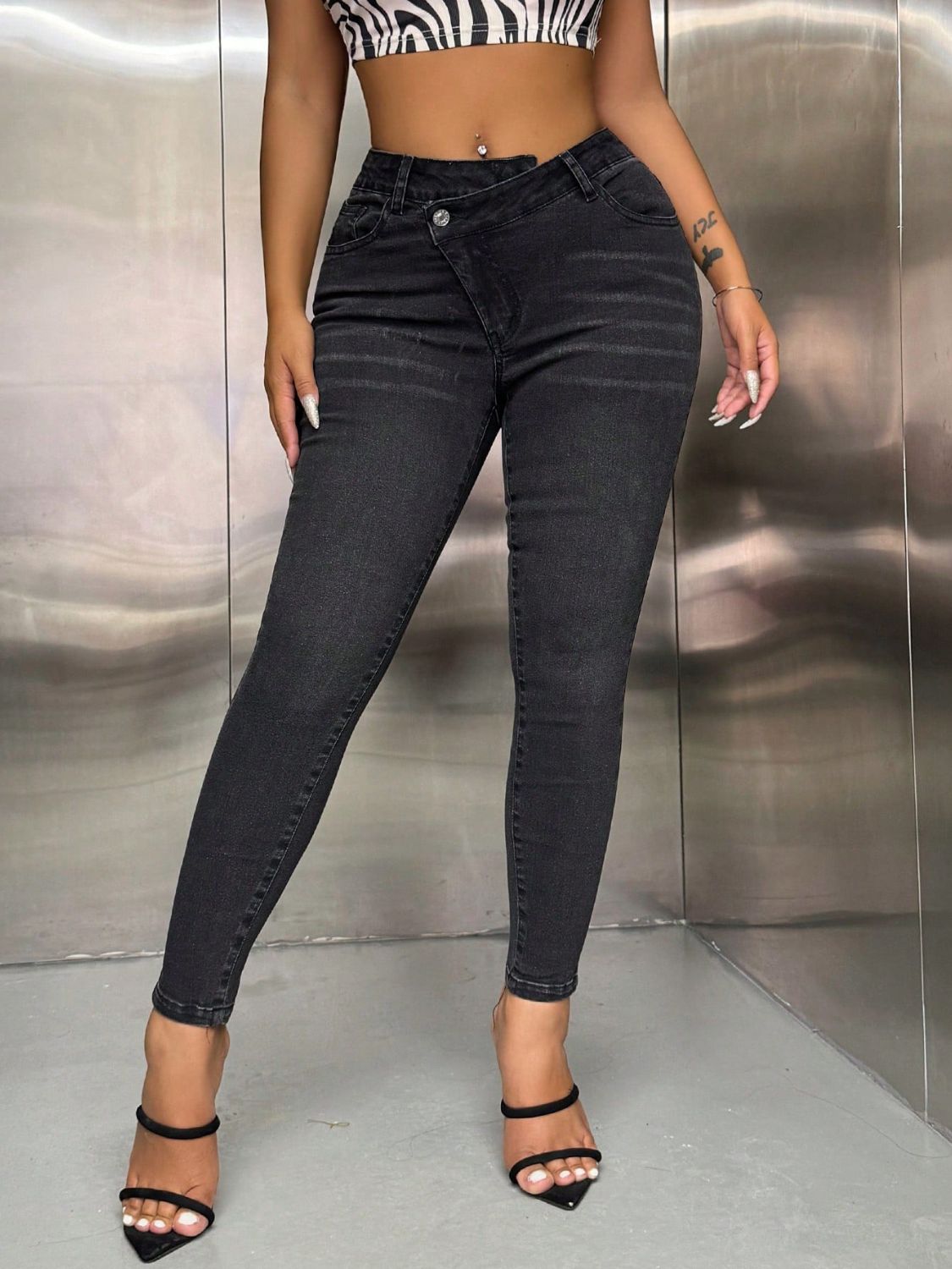 Asymmetric Waist Jeans with Pockets front