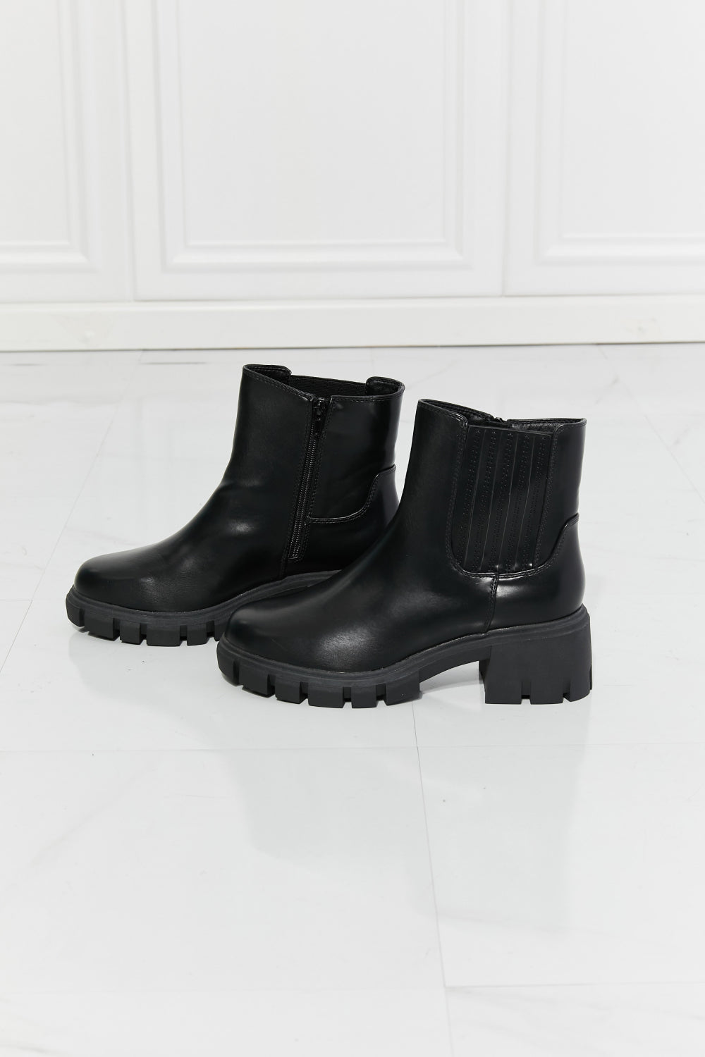 Chic Chic Lug Sole Chelsea Boots in Black