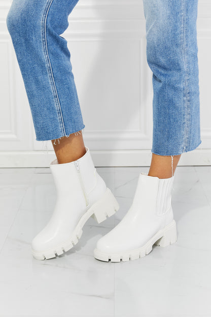 Chic Chic Chelsea Boots in White