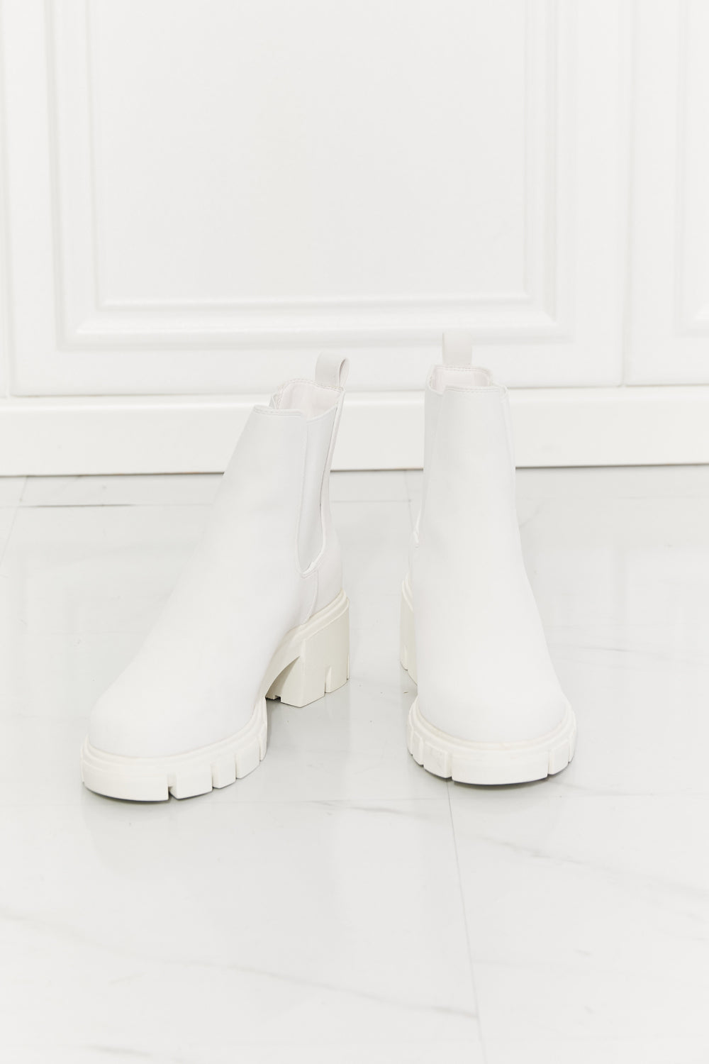 Chic Chic Lug Sole Chelsea Boots in White