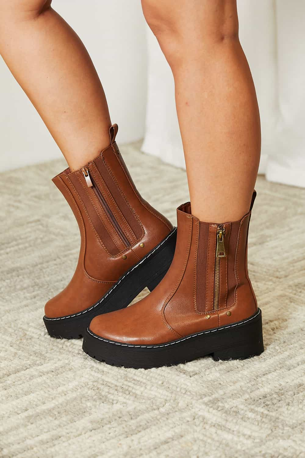 Chic Chic Link Side Zip Platform Boots