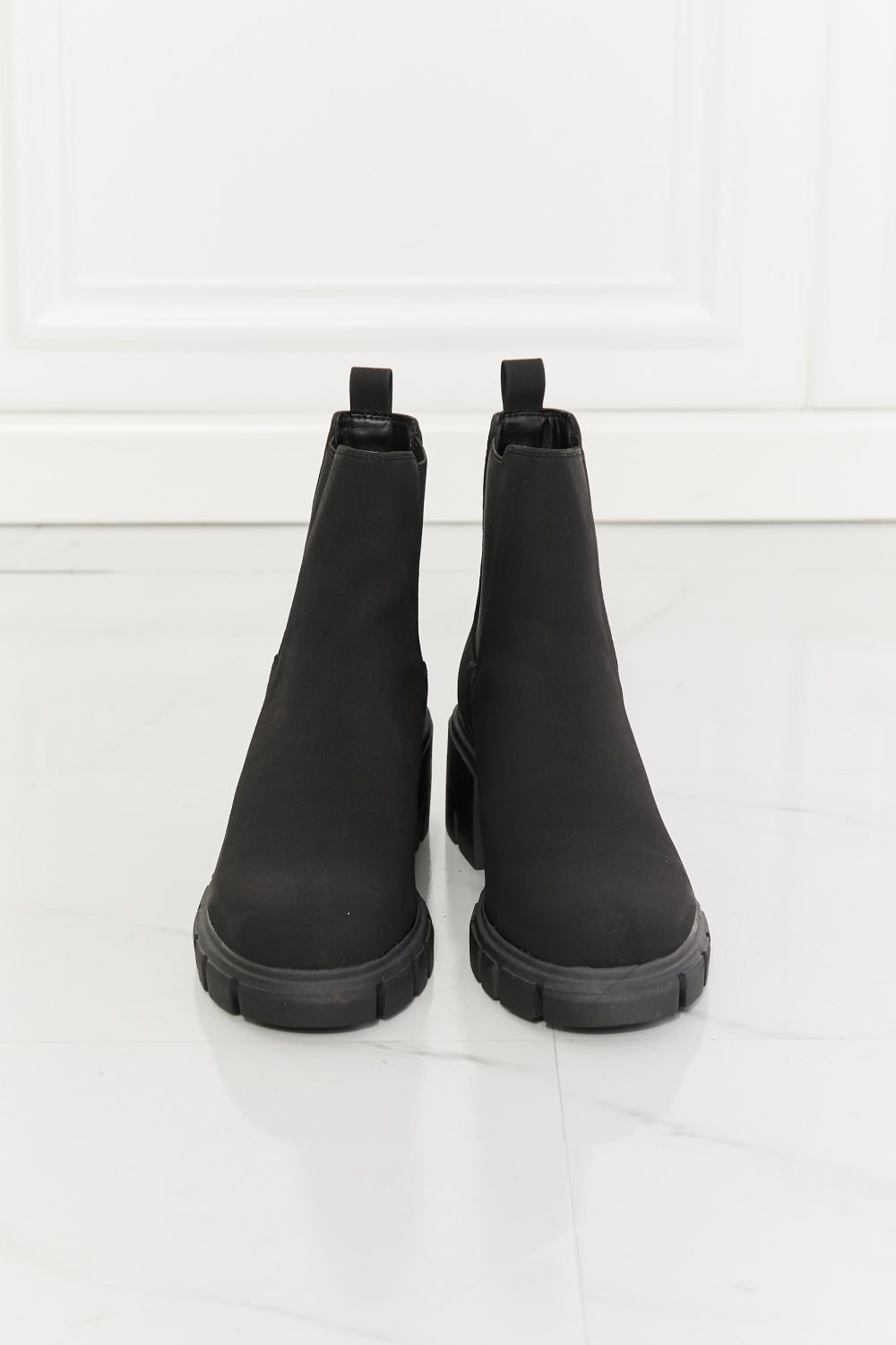 Chic Chic  Lug Sole Chelsea Boots in Black