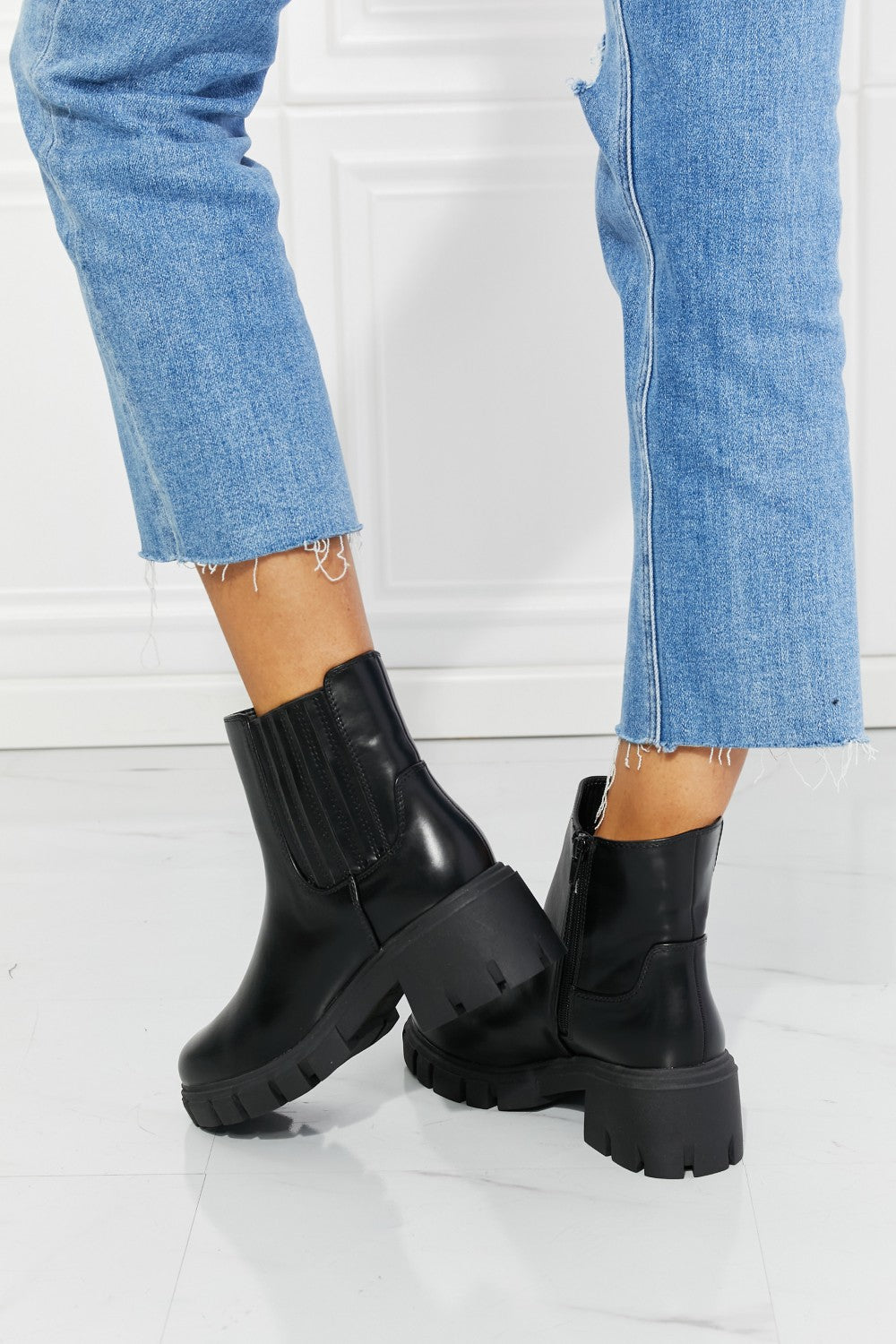 Chic Chic Lug Sole Chelsea Boots in Black