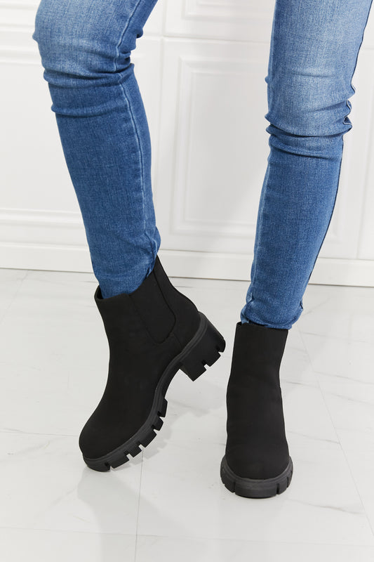 Chic Chic  Lug Sole Chelsea Boots in Black